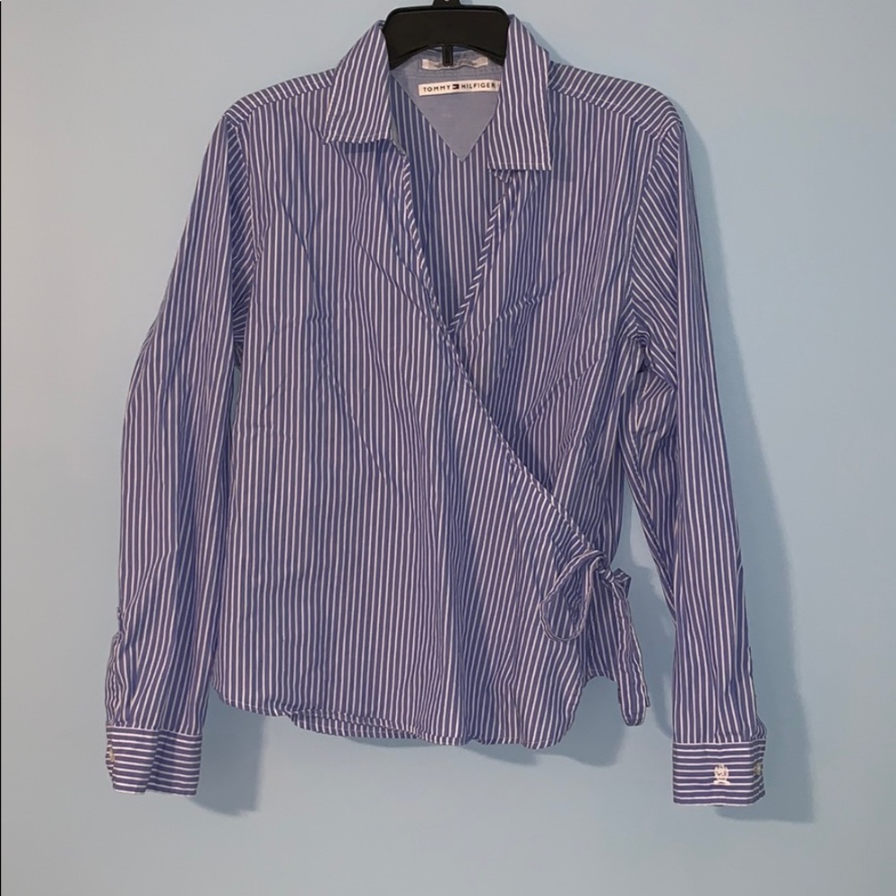 Tommy Hilfiger V-Neck w/ tie collared shirt 16